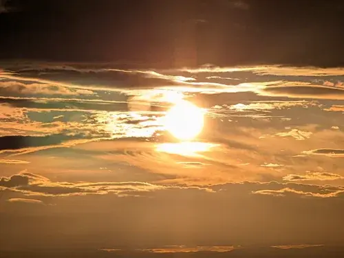 Sonne hinter Wolken